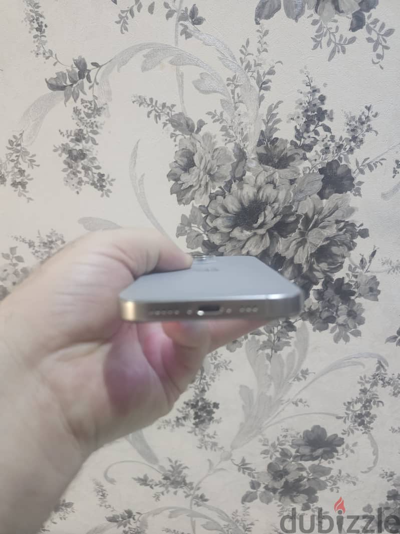 Apple - iPhone 16 Pro 128Gb screen cnaged 6