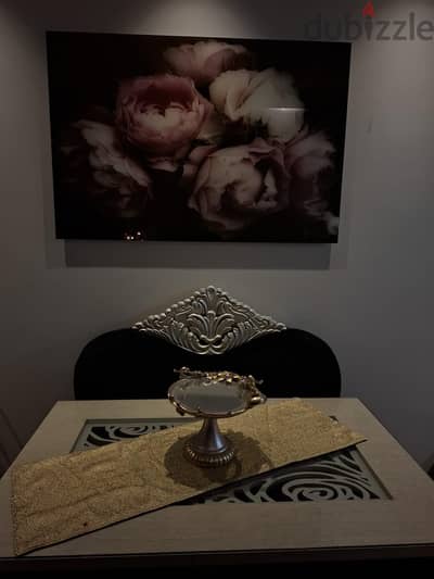 Luxurious Dining Table Set