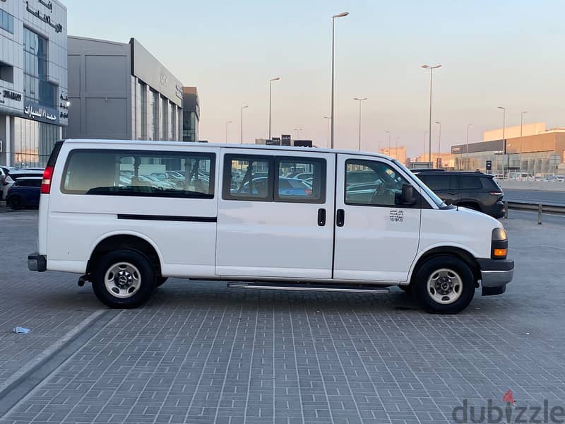 GMC Savana 2018 White 2