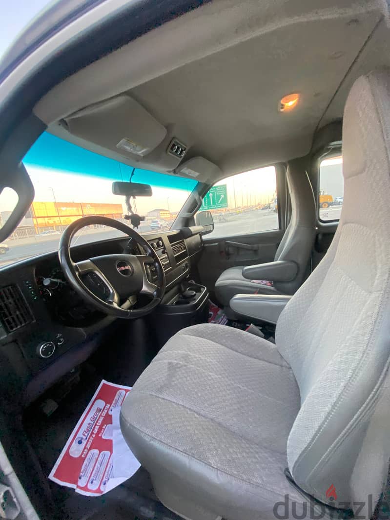 GMC Savana 2018 White 5