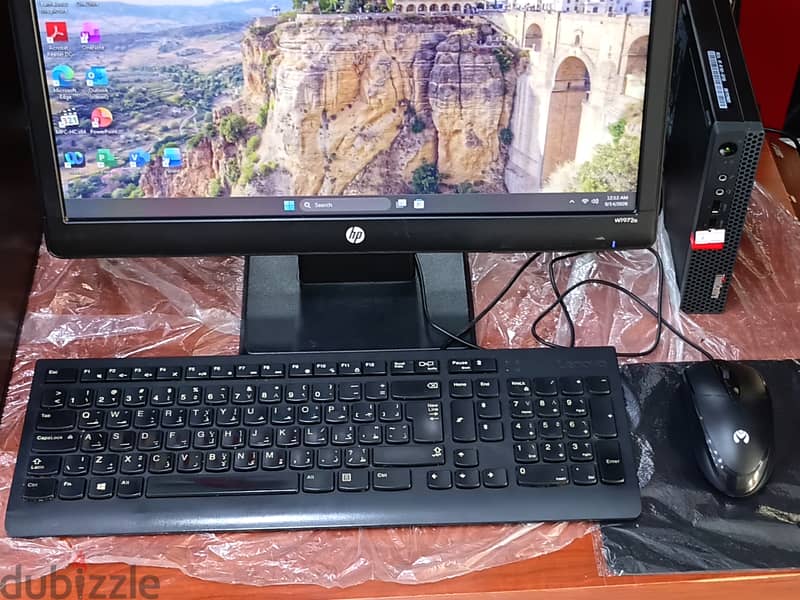 Lenovo 7th Generation Tiny PC AMD E2 DDR4 8GB/128GB SSD 19’’ Monitor 1