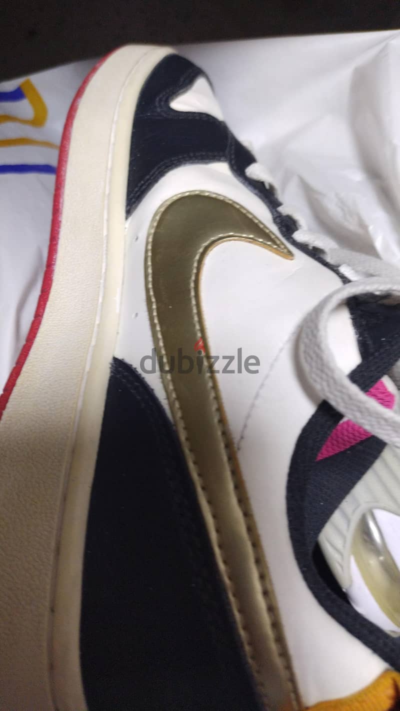 ORIGINAL NIKE SHOWS LIKE NEW  SIZE EUR 38 & 38.5 8 bhd each 1
