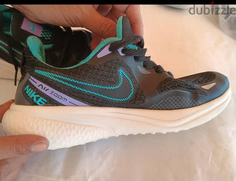 ORIGINAL NIKE SHOWS LIKE NEW  SIZE EUR 38 & 38.5 8 bhd each 4