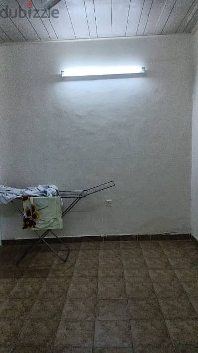 single room in a sharing flat for ladies or couples