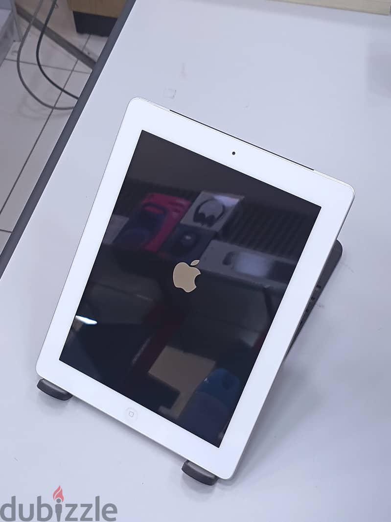 Apple iPad (32GB / Cellular LTE) – Special Offer with Free Accessories 1