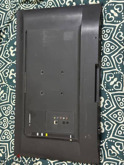Best offer 32 inch LCD for sale only 25 bd east riffa