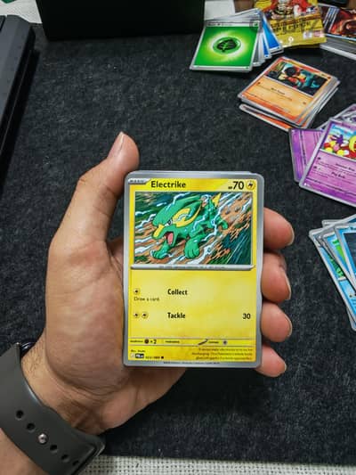 Pokémon Pitch Black – 40 Holo & Reverse Holo Cards