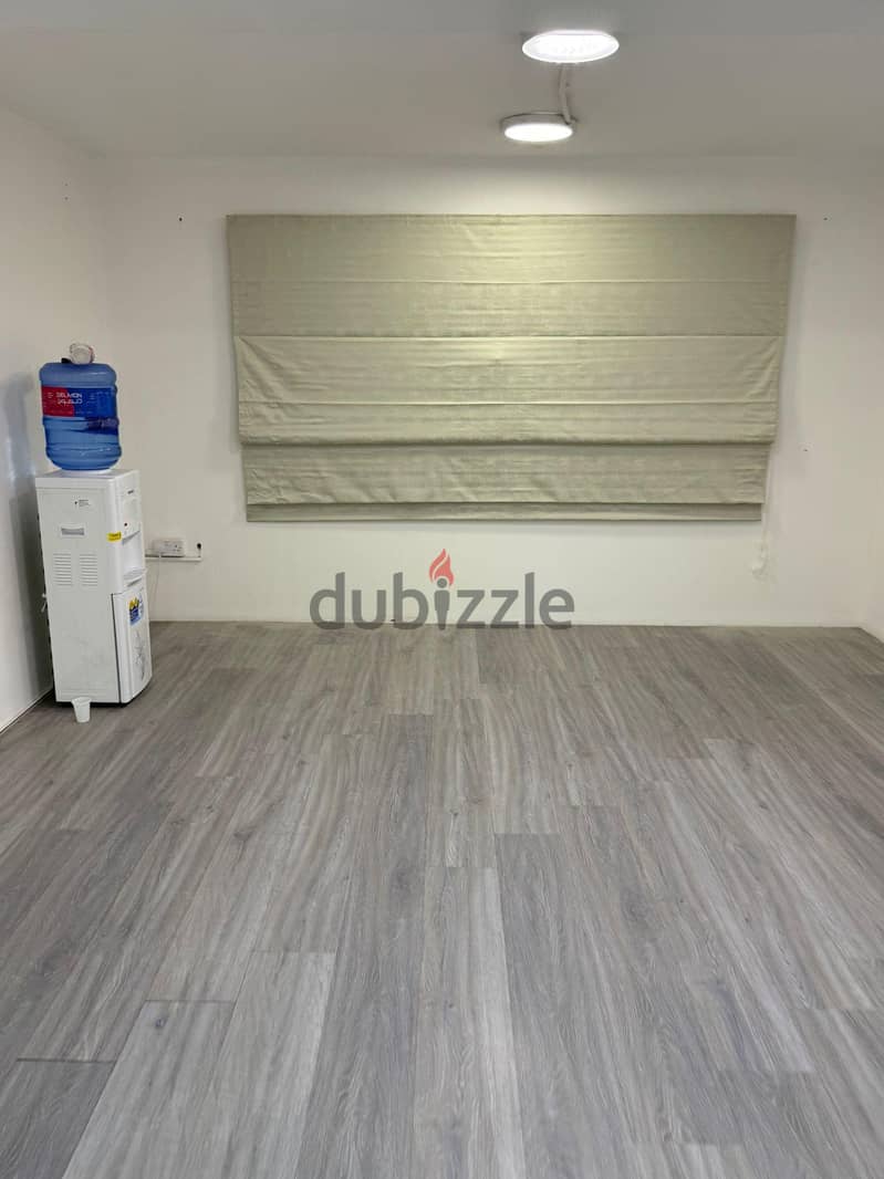 Salon for Sale with mezzanine floor - 5800 bd 2