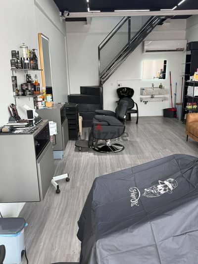 Salon for Sale with mezzanine floor