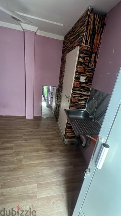 Single Room with Toilet- for non cooking bachelors/couples