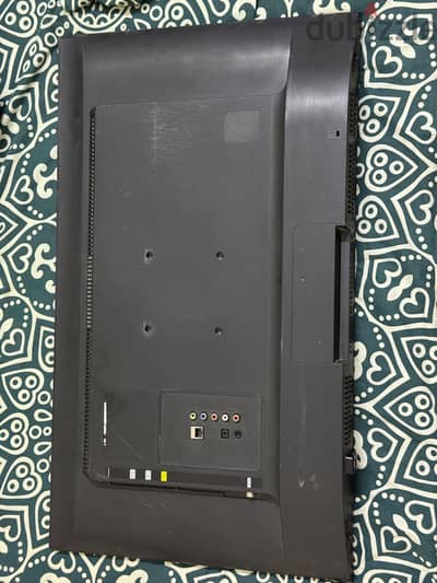 32 inches LCD for sale only 25 bd east riffa