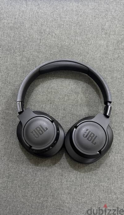 JBL Tune 760NC headphones