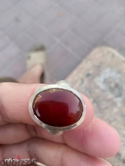 Yemeni aqeeq with silver ring