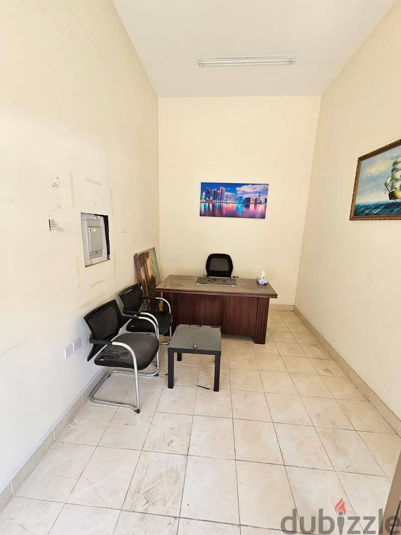 shop for rent in Sanad. . 80 dinars.   For inquiries, call 33917755 1