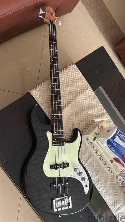 Bass guitar almost new