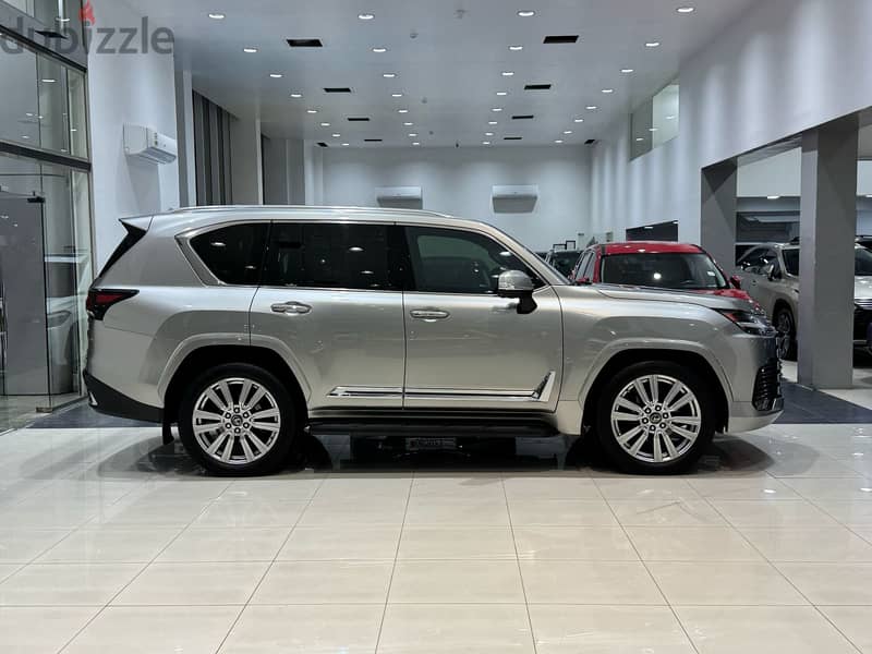 Lexus LX 600 2023 Silver 3
