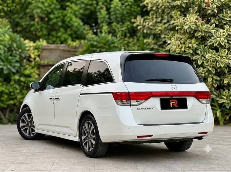Honda Odyssey - TOURING -2014 for sale 7