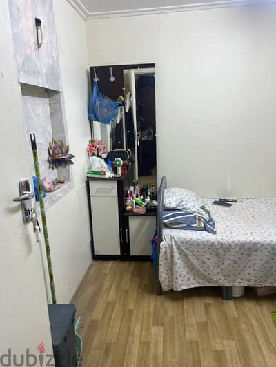 Room For Only Single Lady (any Nationality Prefer Napoli)