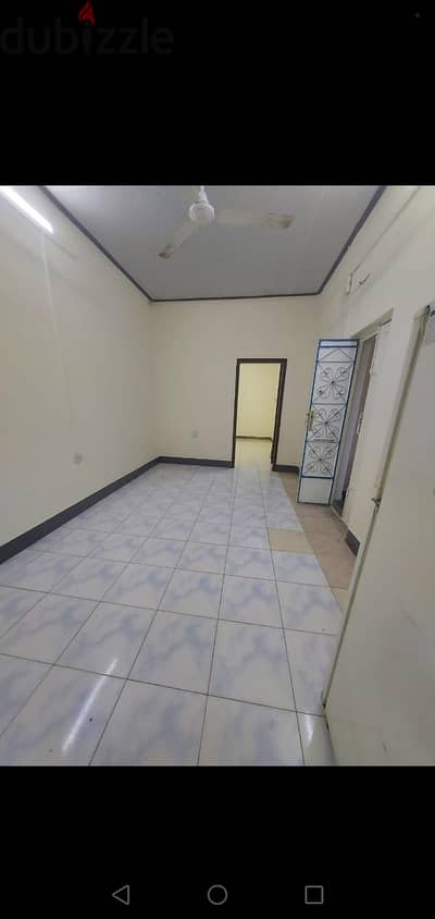 شقه عوائل للايجار في المحرق عند مخبز دلمون Family Apartment for Rent