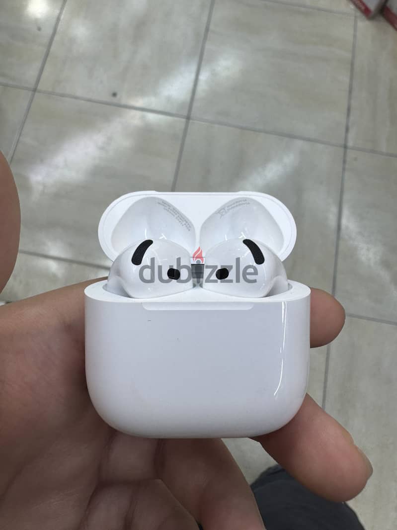 AirPods 4 1
