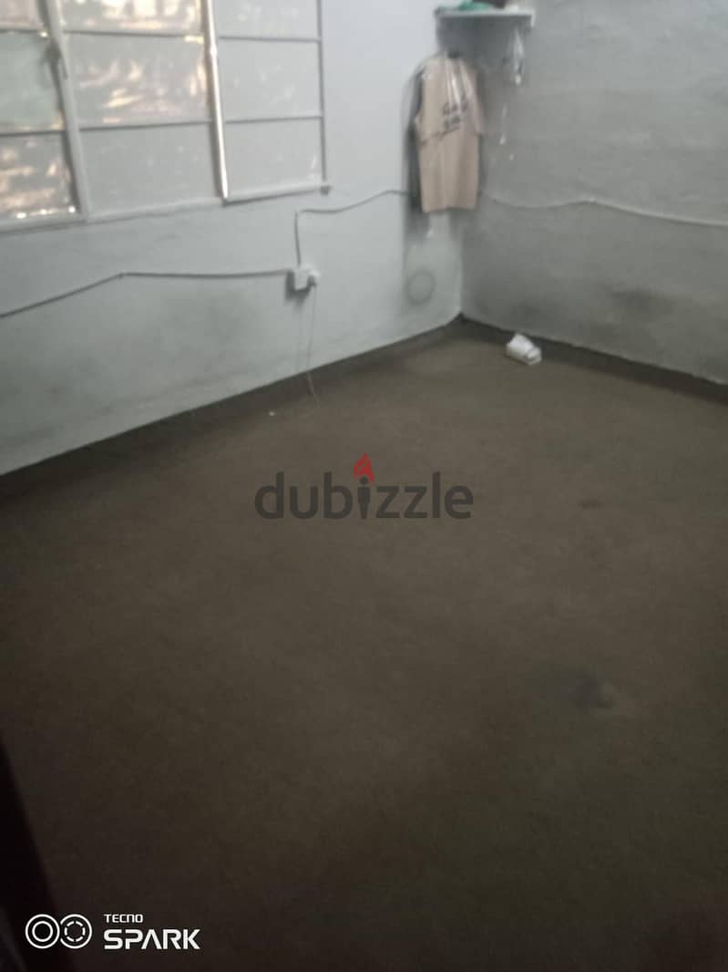 Bed space available for rent In Isa Town 1