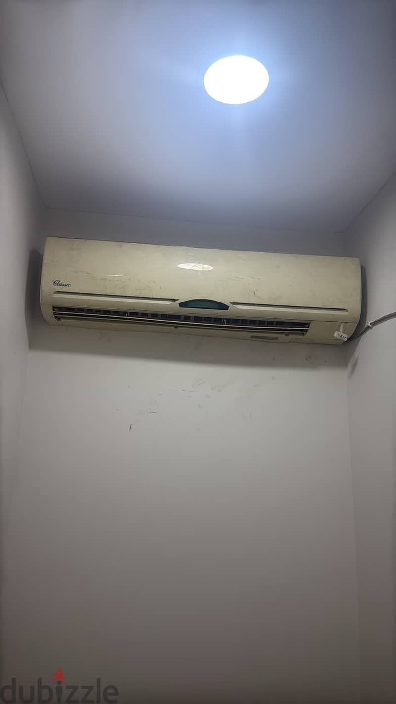 AC split 2 Ton cooling good 1