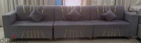 كنب طاوله 3 و المخدات كنب لونين رمادي فضي و رمادي فحمي  الموصفات تحت 1