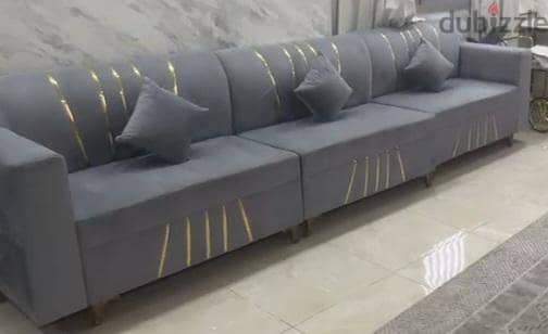 كنب طاوله 3 و المخدات كنب لونين رمادي فضي و رمادي فحمي  الموصفات تحت 2