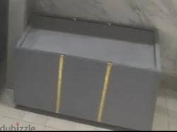كنب طاوله 3 و المخدات كنب لونين رمادي فضي و رمادي فحمي  الموصفات تحت 3