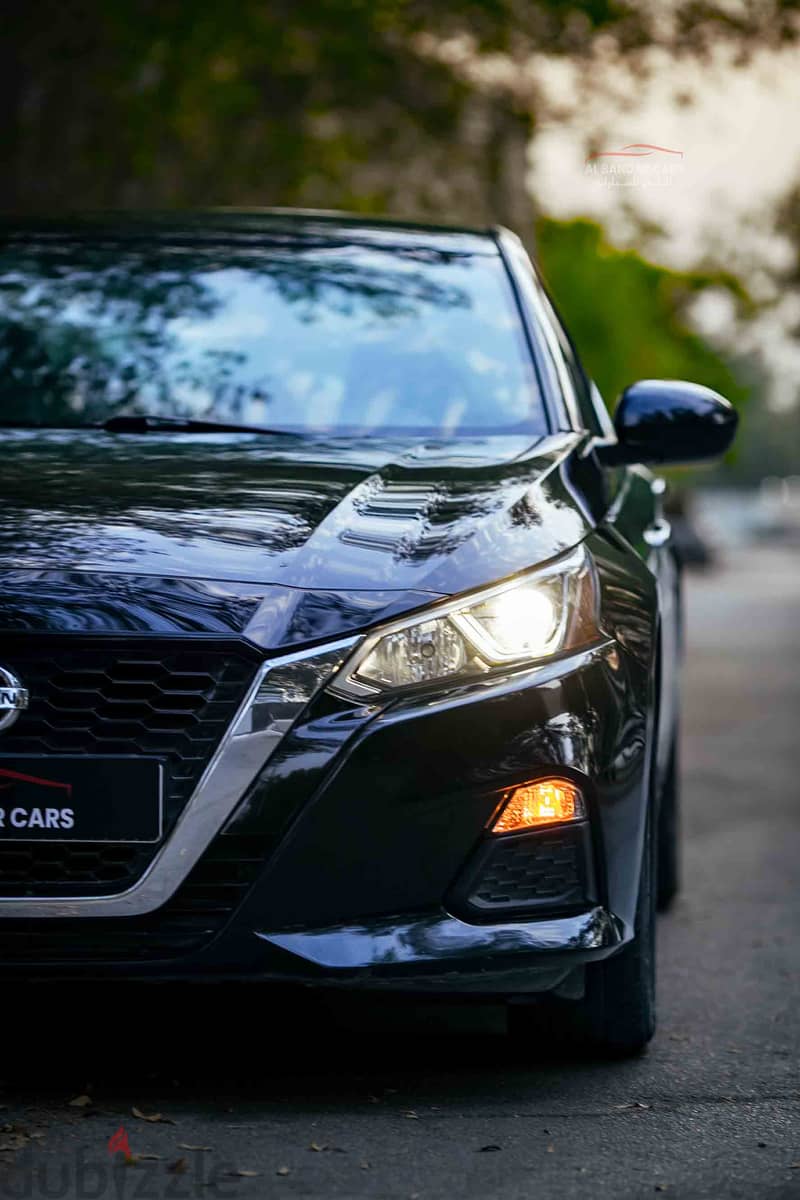 Nissan Altima AWD 2021 Black  2.5L  Low Mileage  Zero Accident Agency 4