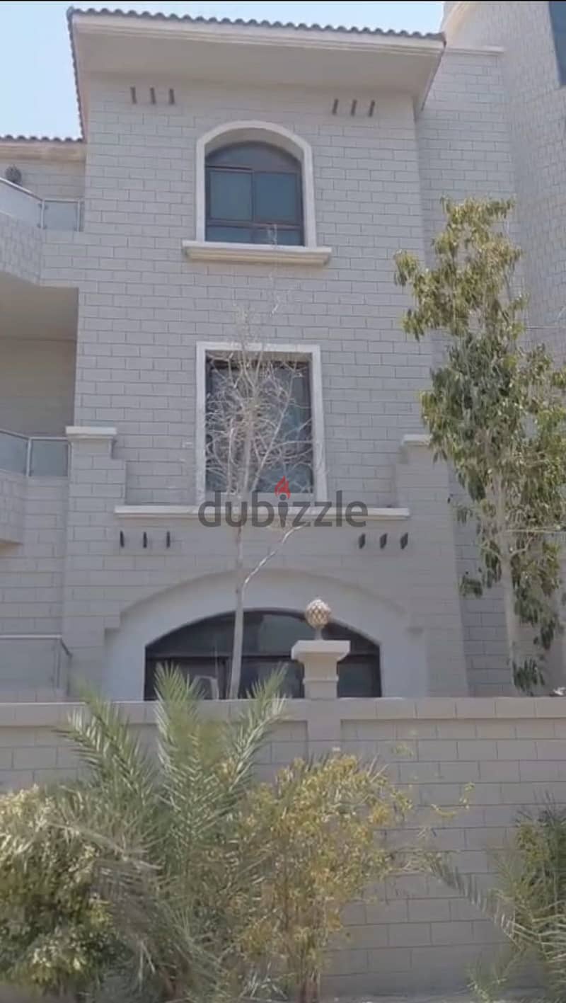 Big villa for sale in town 4