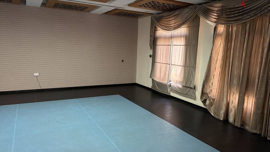 Big villa for sale in town 7