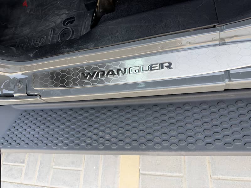 Jeep Wrangler Sahara Unlimited w. 3500BD UPGRATES No Accidents 7