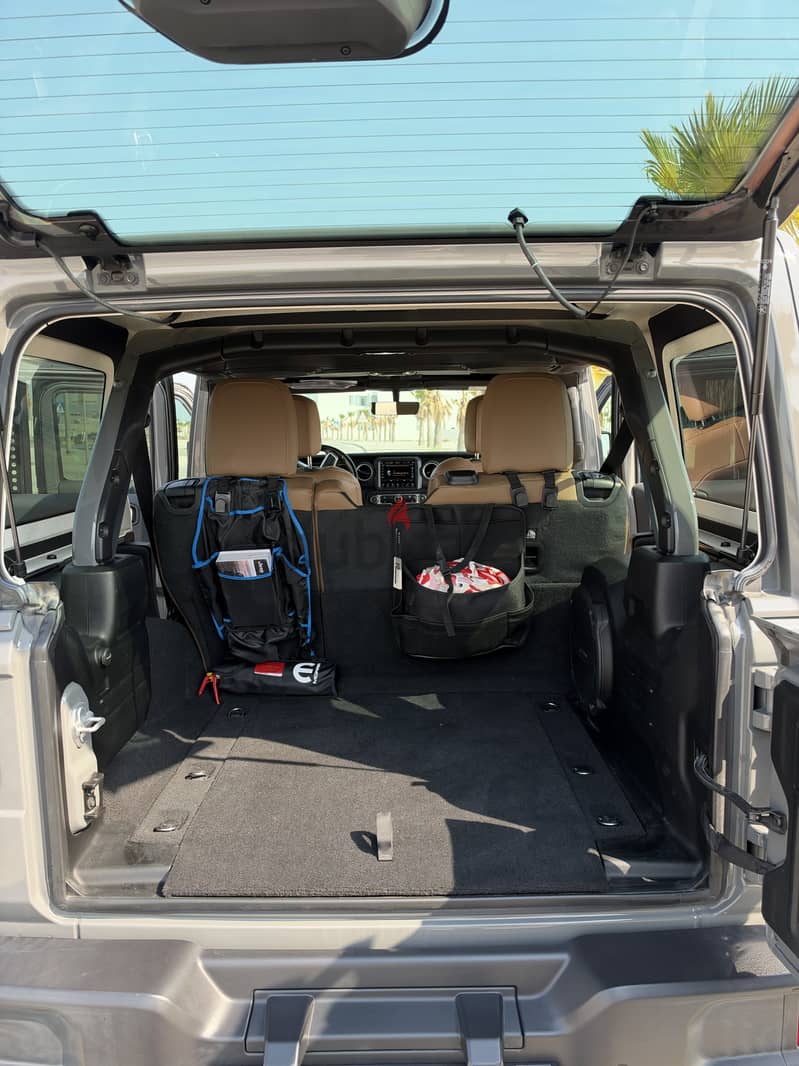 Jeep Wrangler Sahara Unlimited w. 3500BD UPGRATES No Accidents 18