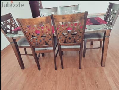 Dinning table wooden carved 6 chairs in very good condition