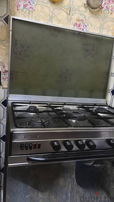 Cooking range with 6 burner