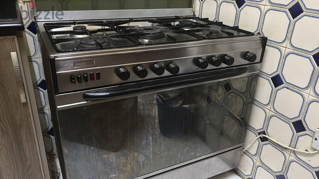 Cooking range with 6 burner 1