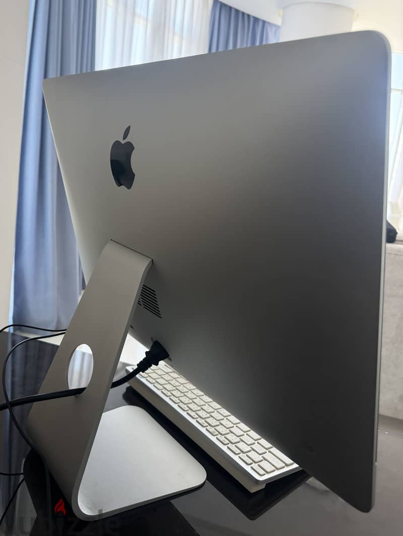 Apple iMac model 2017, core i5  21.5inch 1