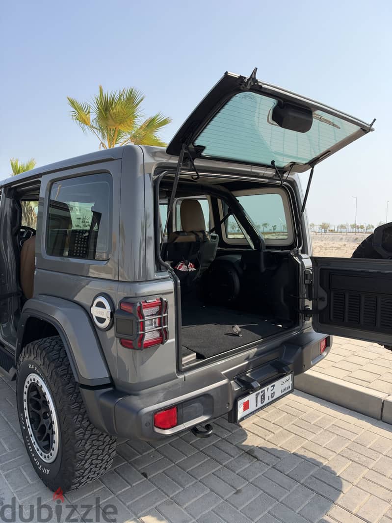 Jeep Wrangler Sahara Unlimited w. 3500BD UPGRATES No Accidents 17
