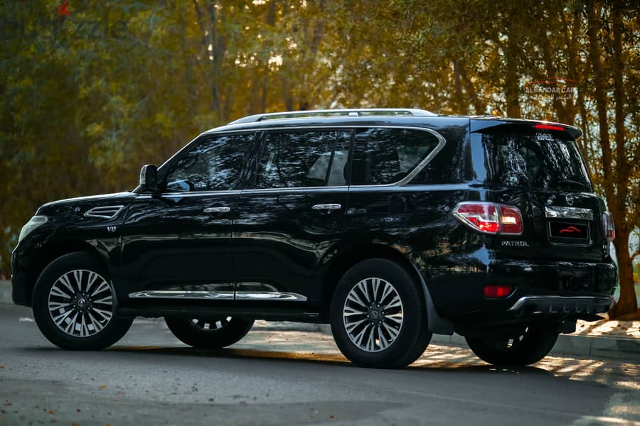 Nissan Patrol Platinum 2015 Black  V8  4WD  Zero Accident 11