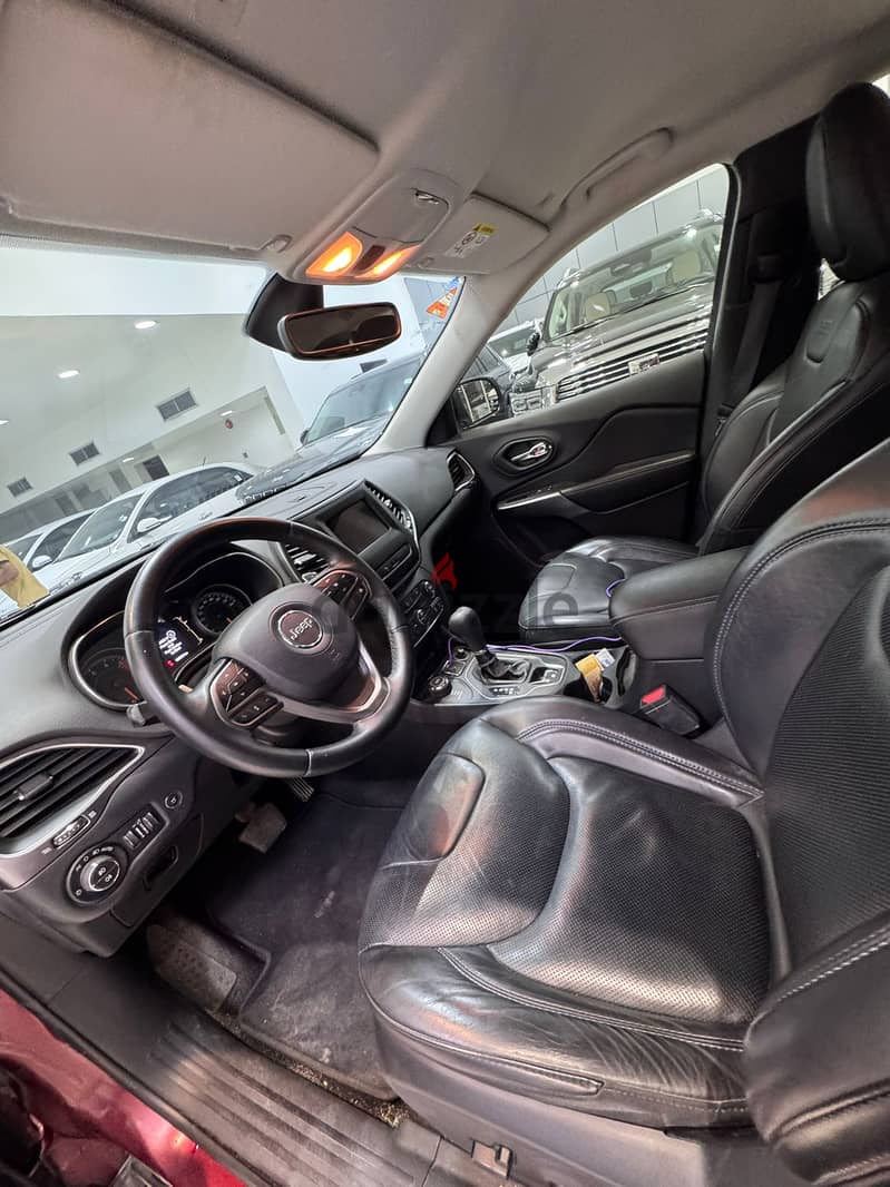 Jeep Cherokee Longitude 2019 Maroon 4