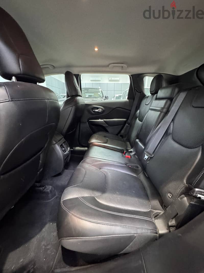 Jeep Cherokee Longitude 2019 Maroon 5