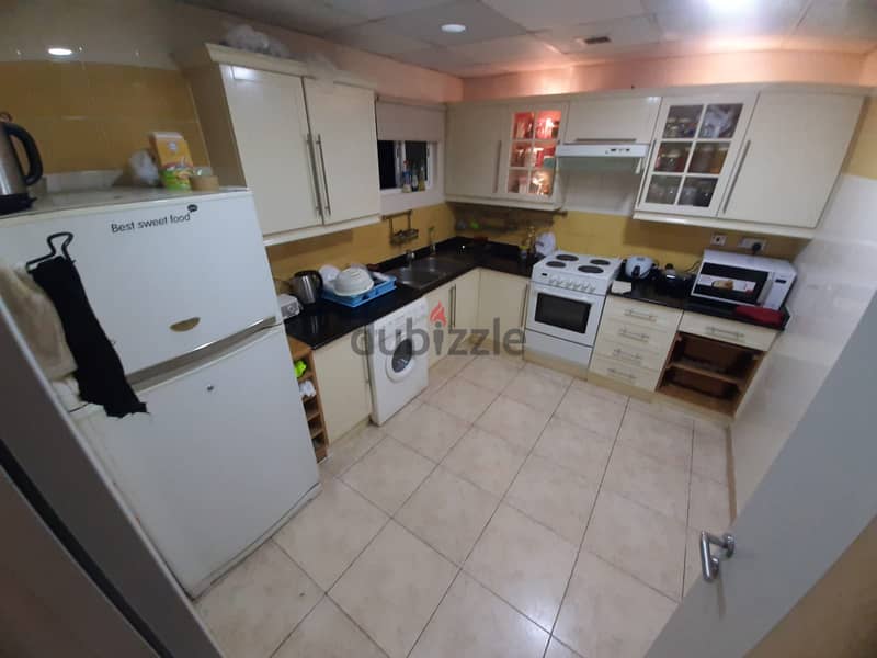 BED SPACE AVAILABLE FOR EXECUTIVE BACHELOR – JUFFAIR 1