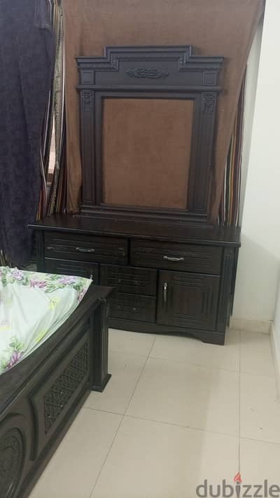 3 SLIDING DOOR WARDROBE WITH DRESSING TABLE FREE