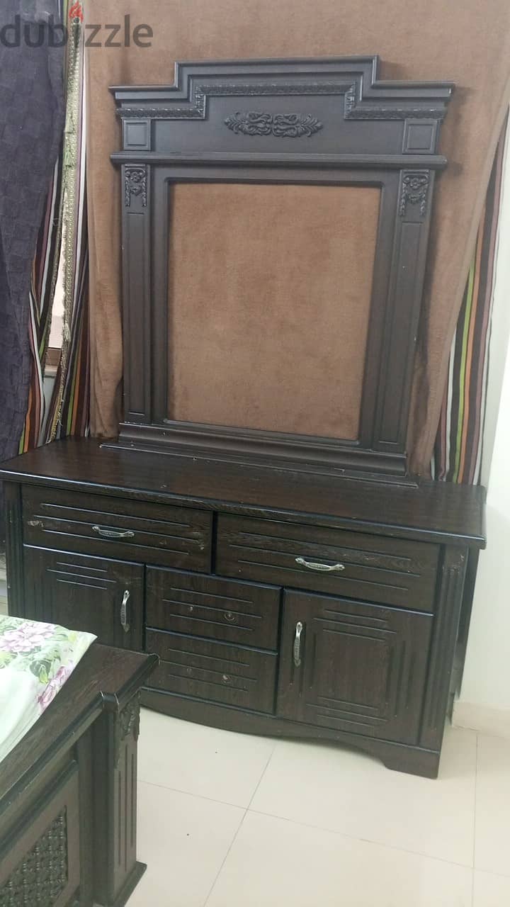 3 SLIDING DOOR WARDROBE WITH DRESSING TABLE FREE 1