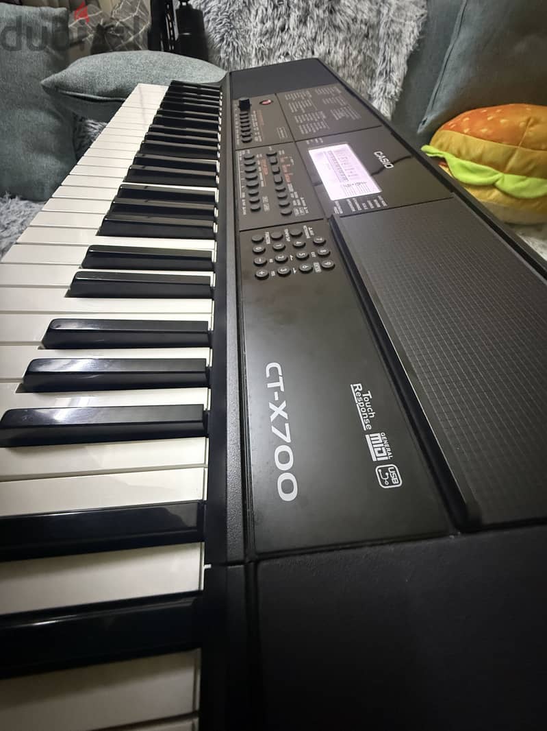 Casio CT-X700 61-Key Keyboard – Excellent Condition 1