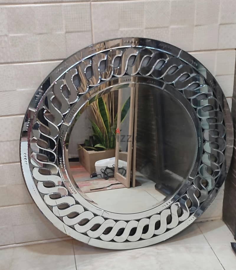 Venetian-Style Circular Statement Wall Mirror round 1