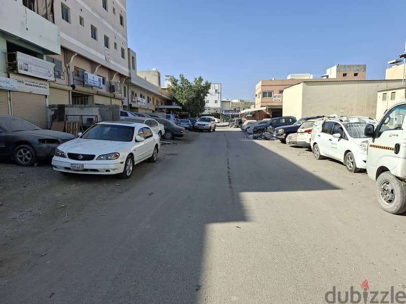 Rent fabrication workshop or car garage . Contact whats app: 35317080 14