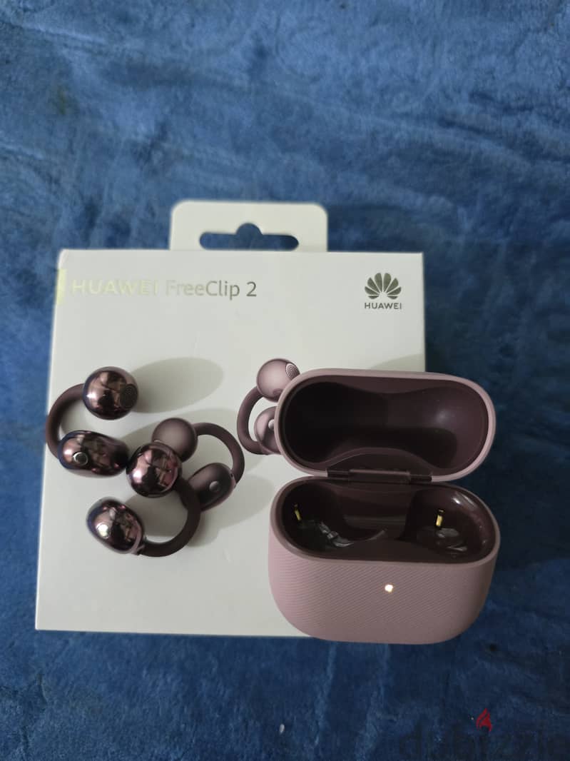 Huawei freeclips new only 1 month slightly used , 11 months warranty 1