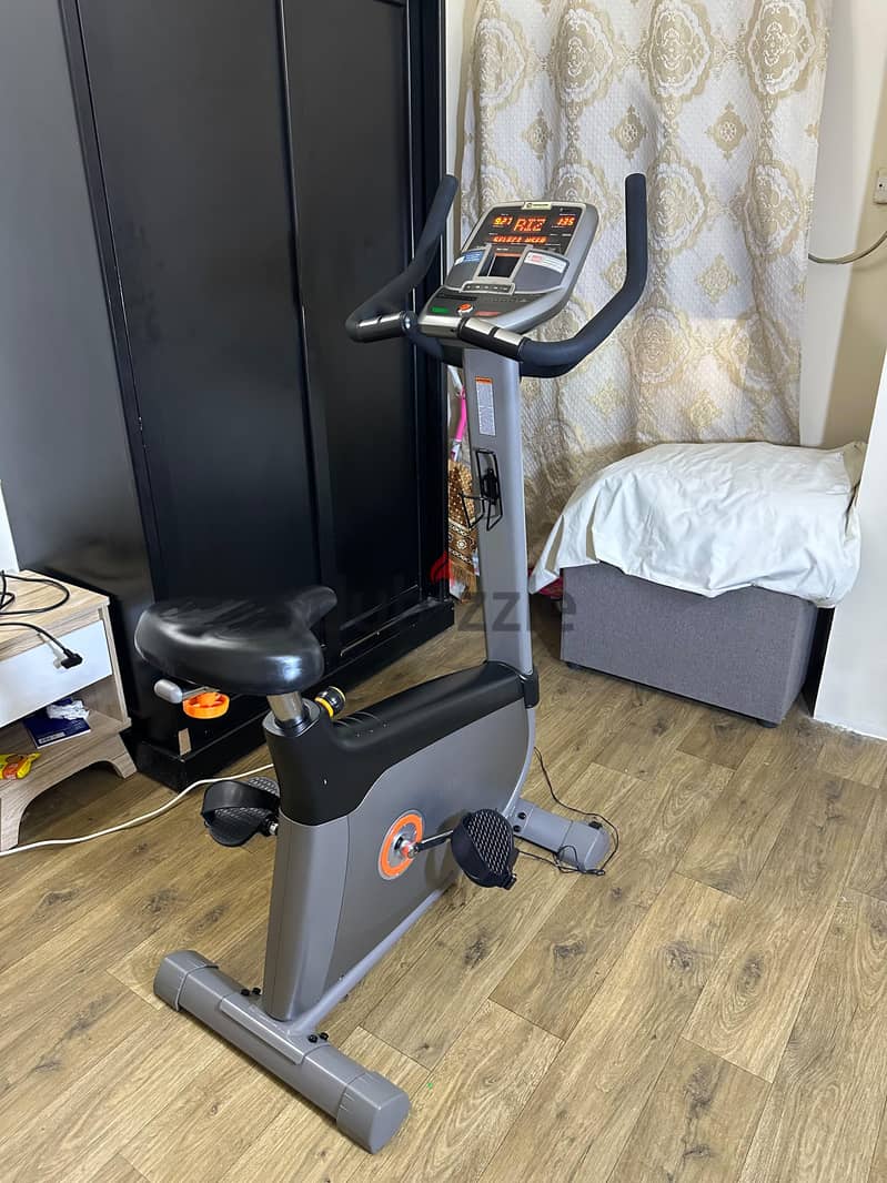 horizon Fitness heavy duty upright bike for sale 1